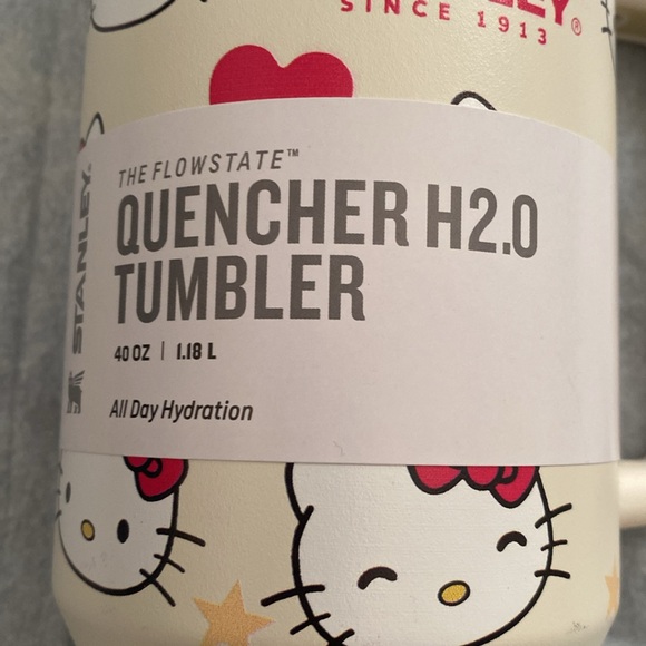 New Hello Kitty Stanley 40oz/1.18L Stanley - Picture 2 of 5